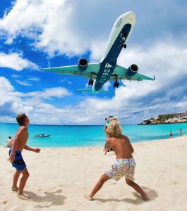 Jet landing at Maho Beach