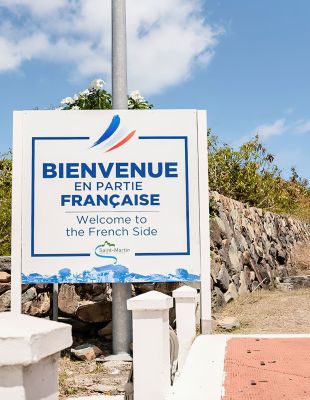 Welcome to the French side sign