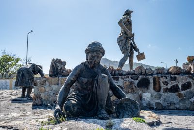 The salt pickers statues in Philipsburg